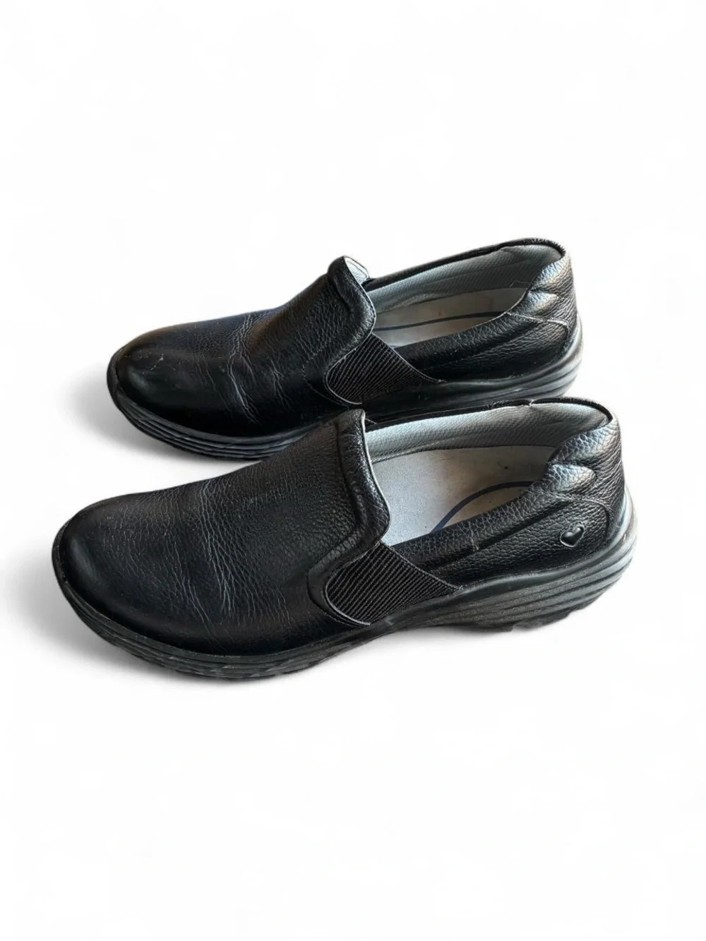 ✨Nurse Mates Black leather slip-on shoes with heart-shaped detail✨